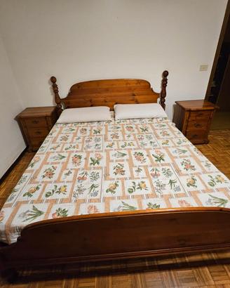 Camera da letto matrimoniale in legno massello