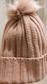 cappello con PON PON 