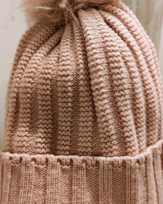 cappello con PON PON 