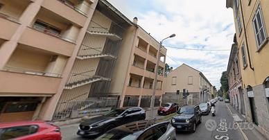 Stanza singola a Monza-spese comprese libera ora