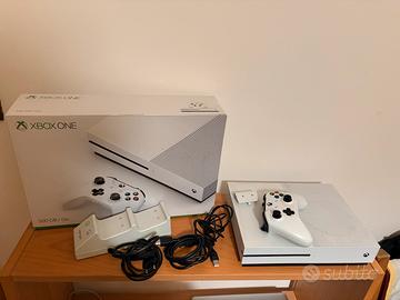 Xbox one+controller+cavi+batteria al litio