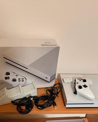 Xbox one+controller+cavi+batteria al litio