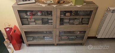 Libreria con ante in vetro effetto rovere chiaro