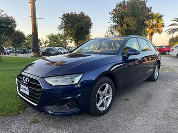 AUDI A4 Avant 30 TDI/136 CV S tronic Business Ad