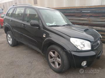 Toyota rav4 anno 2005 ricambi usati