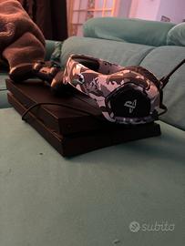 Ps4 modello fat con cuffie  e 2  joystick