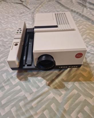Proiettore diapositive Leica P255
