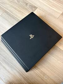 PlayStation 4 Pro 1 TB + 2 Joystick + 6 giochi