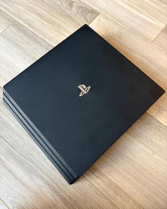PlayStation 4 Pro 1 TB + 2 Joystick + 6 giochi