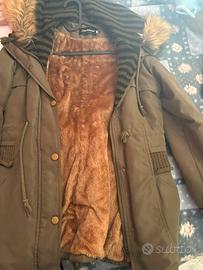 Parka verde con pelo