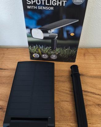 Faretto solare LED ricaricabile con sensore Nuovo 