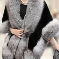elegante  mantella con pelliccia  sintetica 
