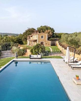 Villa di 425 m² con più di 5 locali e posto auto a