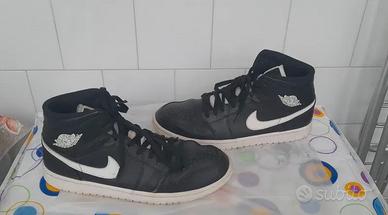 Nike Air Jordan 1 Mid bianche e nere da uomo