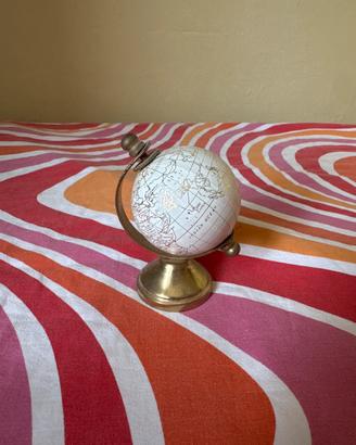 Mappamondo in miniatura