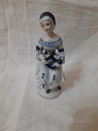 statuina damina che suona la lira