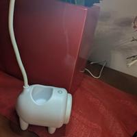 Lampada da tavolo con porta di ricarica USB