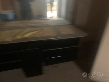 Mobile con vetro integro 12 ripiani nessuna usara