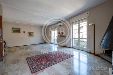 Appartamento di 156 m² con 5 locali e box auto a B