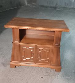 Mobiletto in legno. 
