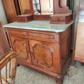 Mobili antichi in legno