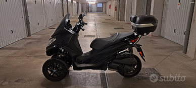 Piaggio MP3 300 hpe Deep Black 2023