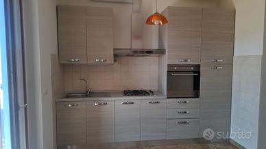 cucina 3m con tavolo e 4 sedie