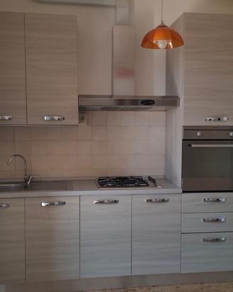 cucina 3m con tavolo e 4 sedie