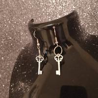 Orecchini pendenti chiave argento