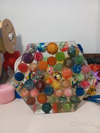 Opera in resina epossidica e palline rimbalzine!