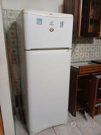 Frigo con Congelatore Indesit