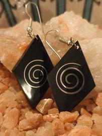 Orecchini in corno e argento