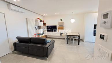 Rifinitissimo trivani con terrazzo e box auto!