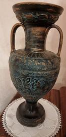 Vaso decorativo con raffigurazioni greche incise