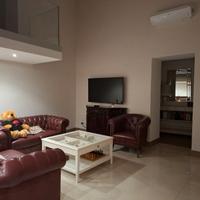 Per cambio arredamento coppia di divani +poltrona