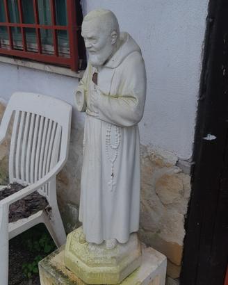 statua di padre pio