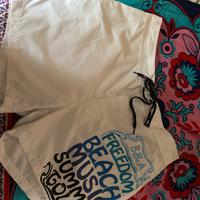 Pantaloncini costume baci e abbracci