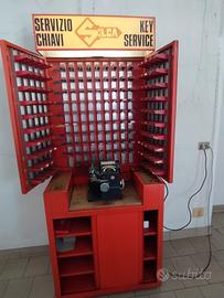 Macchina semiautomatica SILCA per chiavi a codice