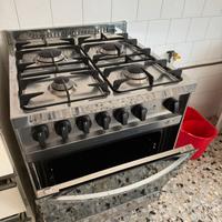 Fornello a gas con forno ventilato