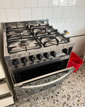 Fornello a gas con forno ventilato