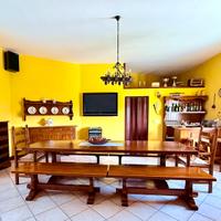 Arredamento per Taverna in Legno di Castagno