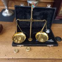 bilancia portatile antica di precisione