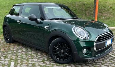 MINI CON APPLE CARPLAY E CONNECT CON TOUCHSCREEN