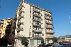 3 vani via Ciro D'Amico in stabile ristrutturato