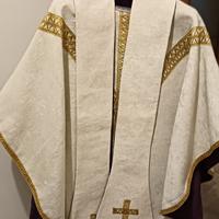 Casula bianca ( paramento  religioso)