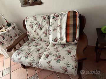 Divano due posti con due poltrone