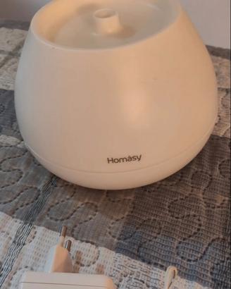 Diffusore di olio essenziali con luce terapia.