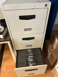 Cassettiera archivio con cartelle
