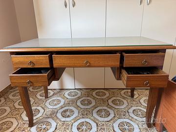Scrivania artigianale in legno