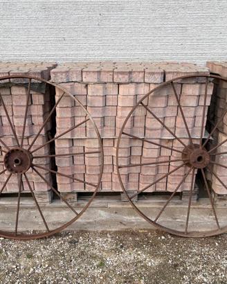 Ruote in ferro antiche per rastrellatrice